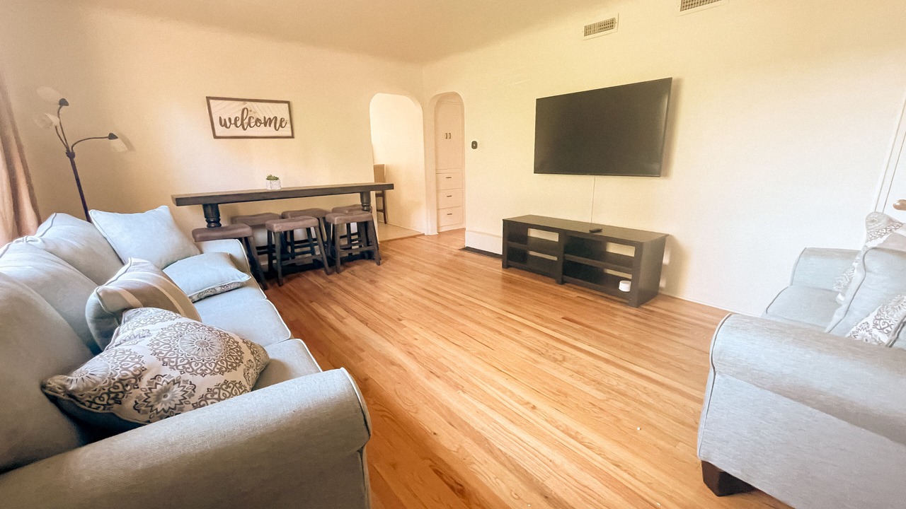 Photo of Livingroom in Highland Business