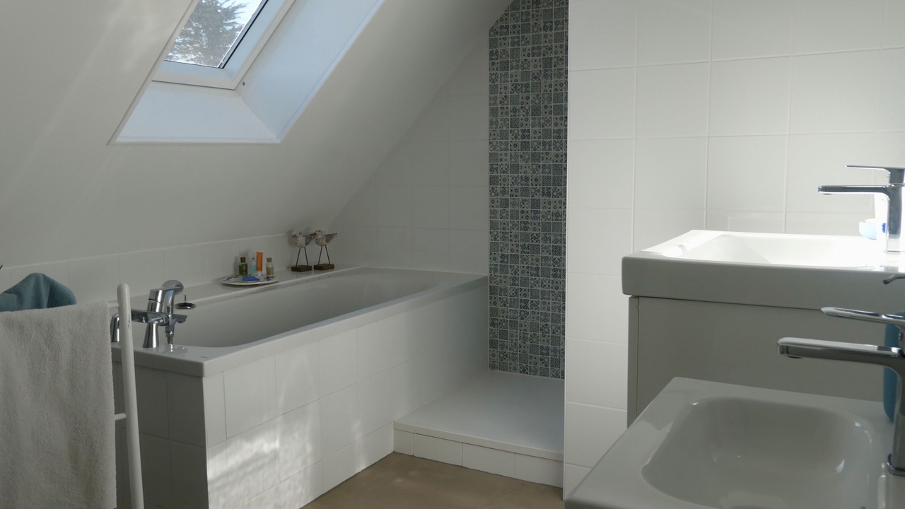 Photo of Bathroom in Senoville