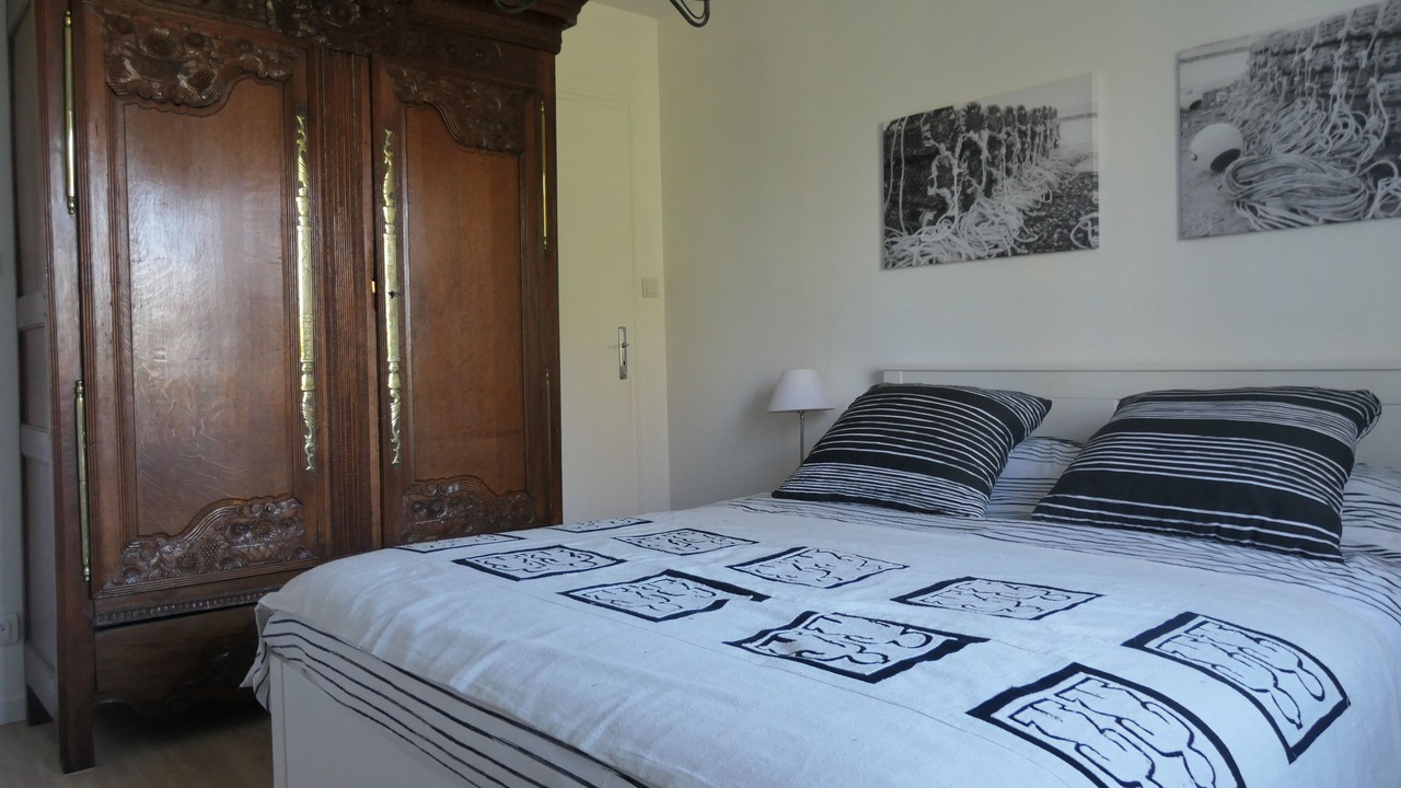 Photo of Bedroom in Senoville