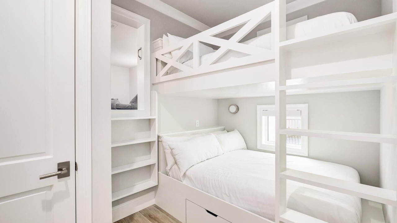 Photo of Bedroom in Miramar Beach