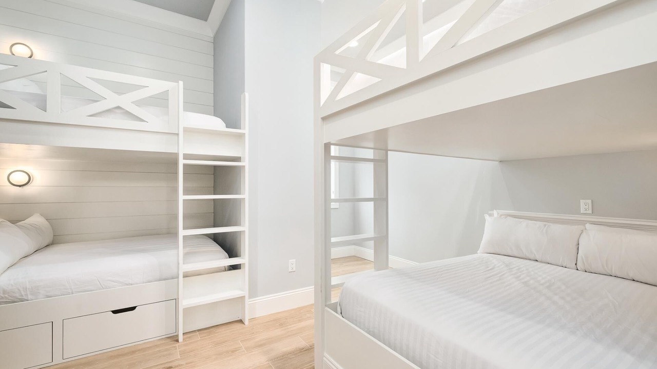 Photo of Bedroom in Miramar Beach