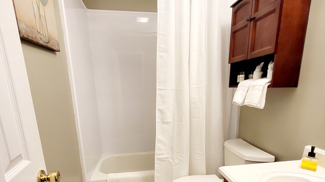 Photo of Bathroom in Pine Forest