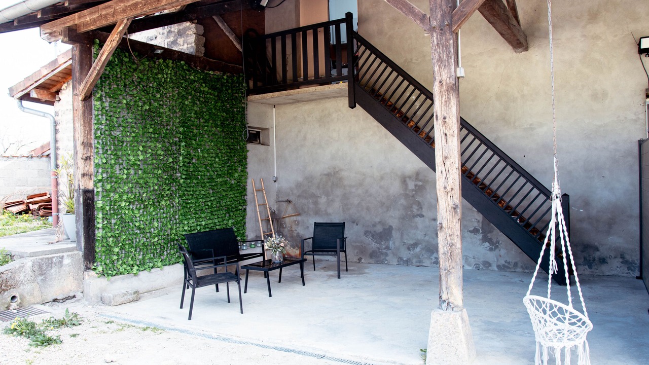 Photo of Patio Balcony in Saint-Julien-sur-Reyssouze