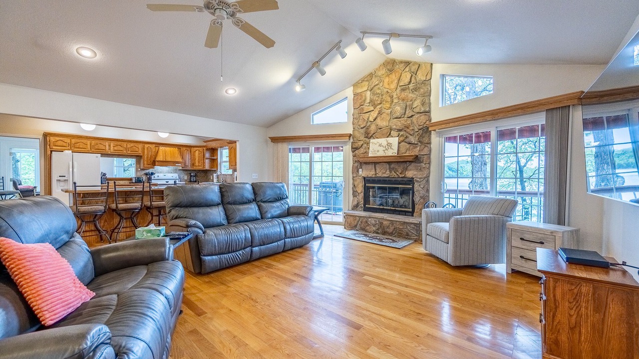 Photo of Livingroom in Lake of the Ozarks