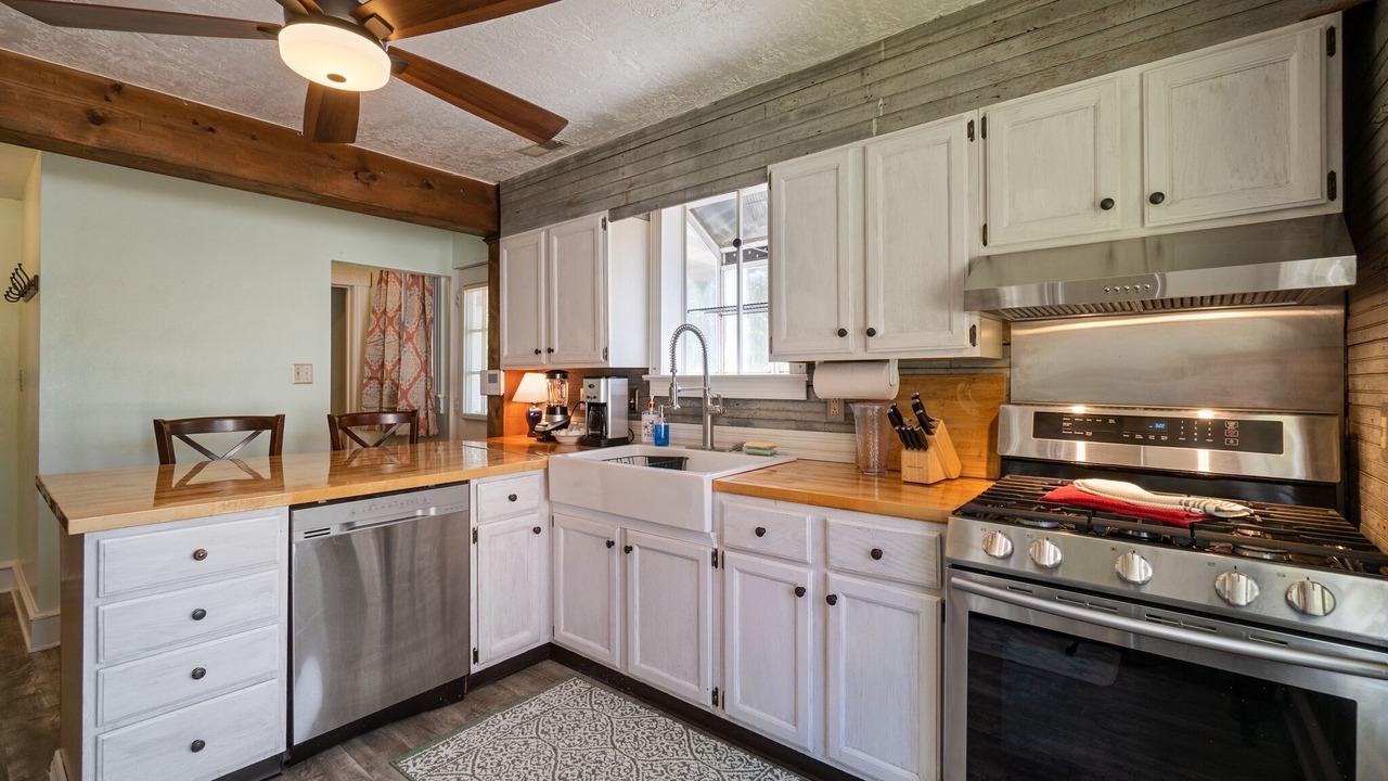 Photo of Bedroom in Willoughby Spit