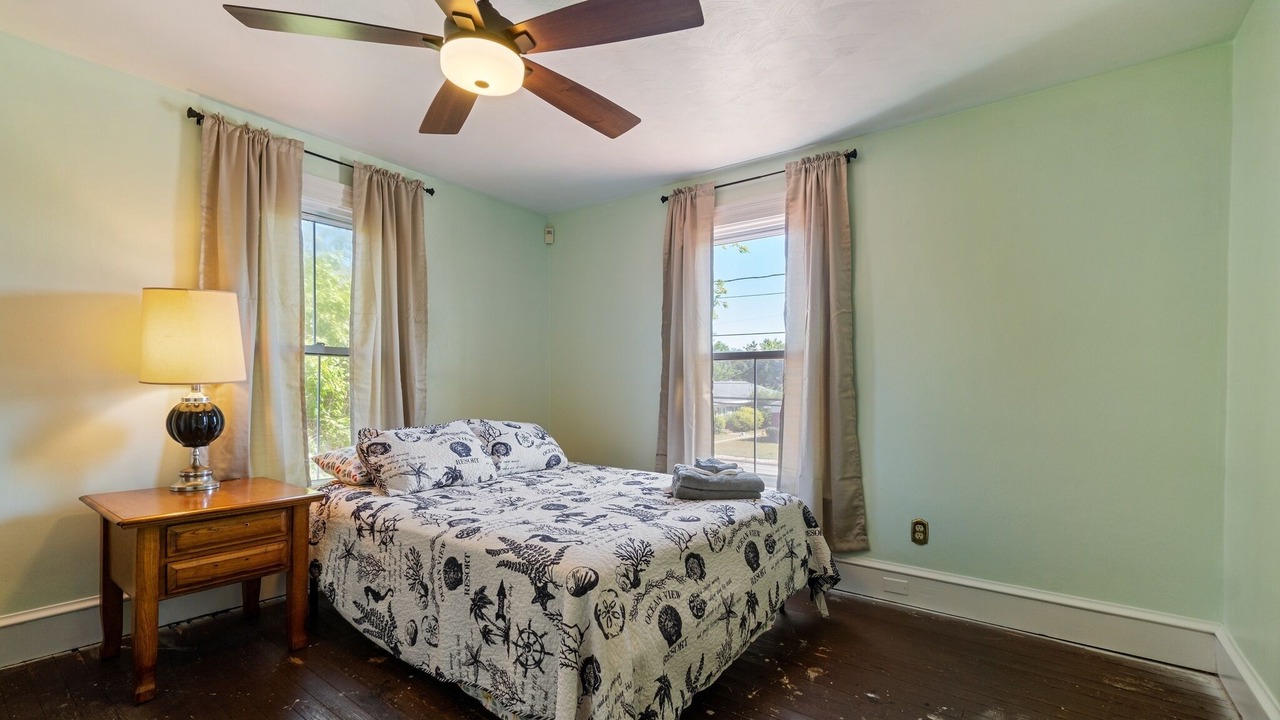 Photo of Bedroom in Willoughby Spit