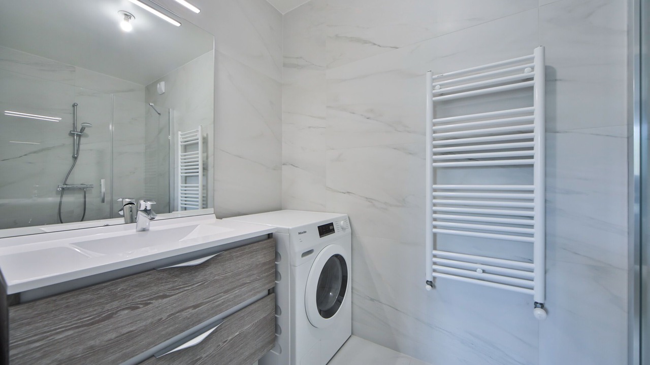 Photo of Bathroom in La Varenne Saint-Hilaire