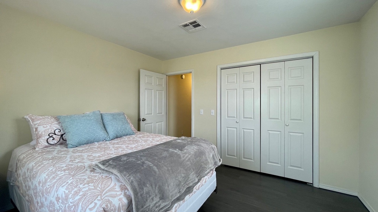 Photo of Bedroom in Ada