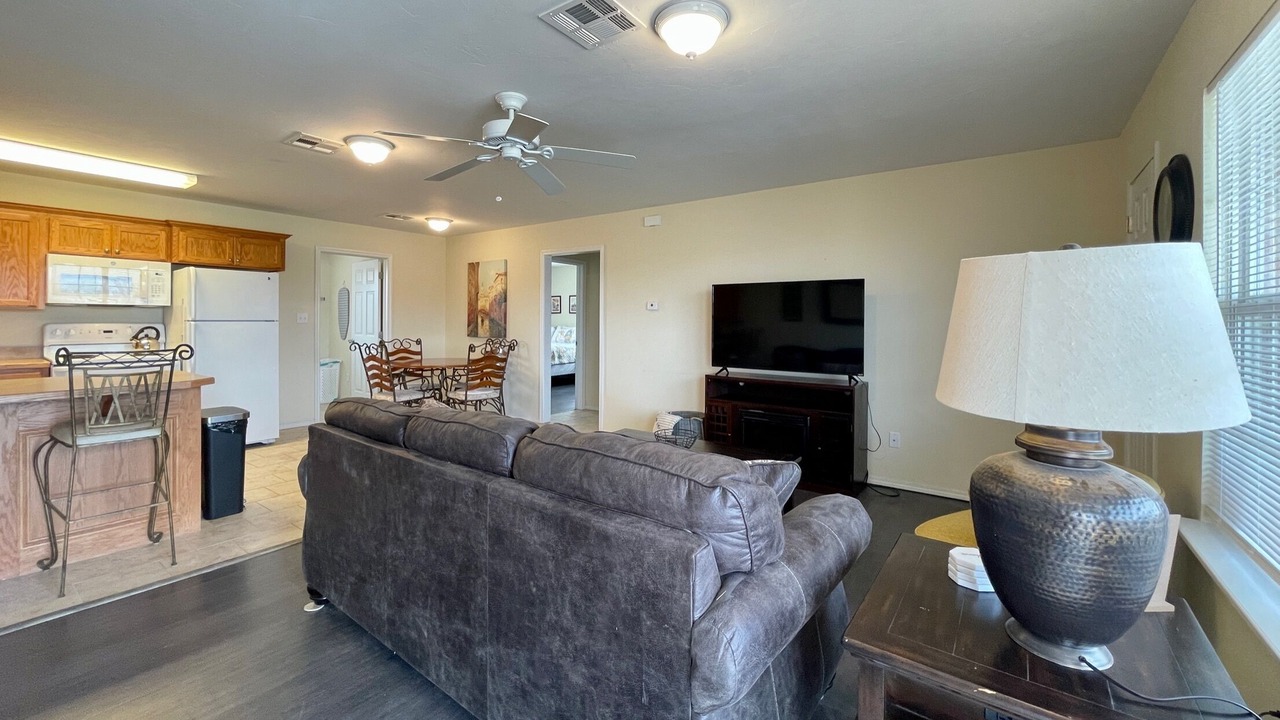 Photo of Livingroom in Ada