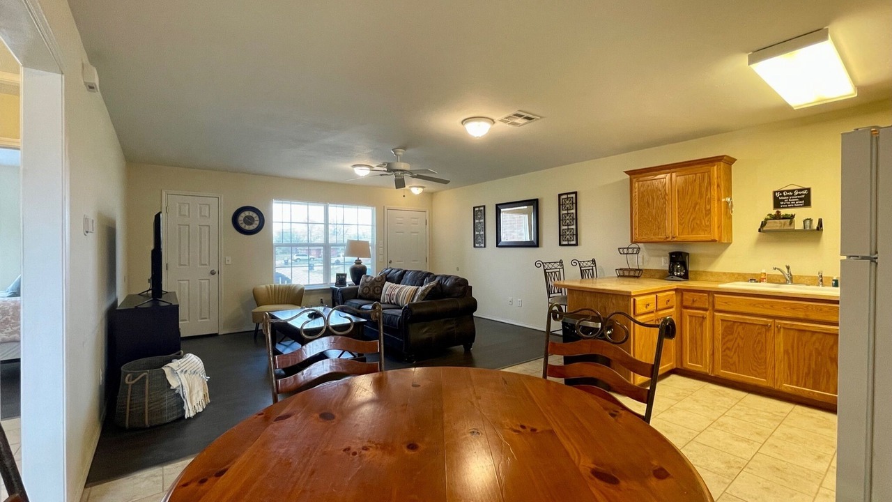 Photo of Livingroom in Ada