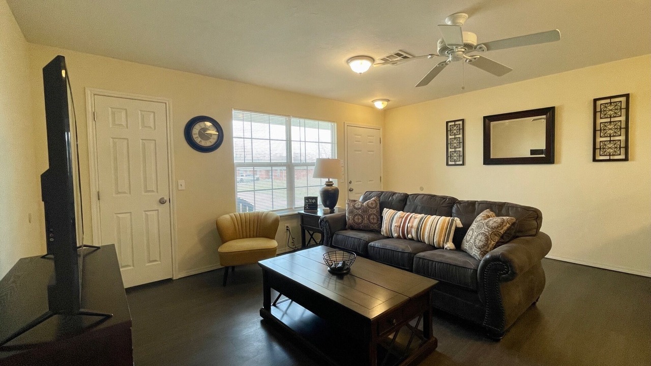 Photo of Livingroom in Ada