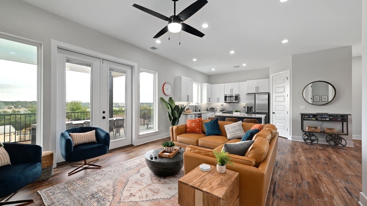 Photo of Livingroom in Waterford On Lake Travis