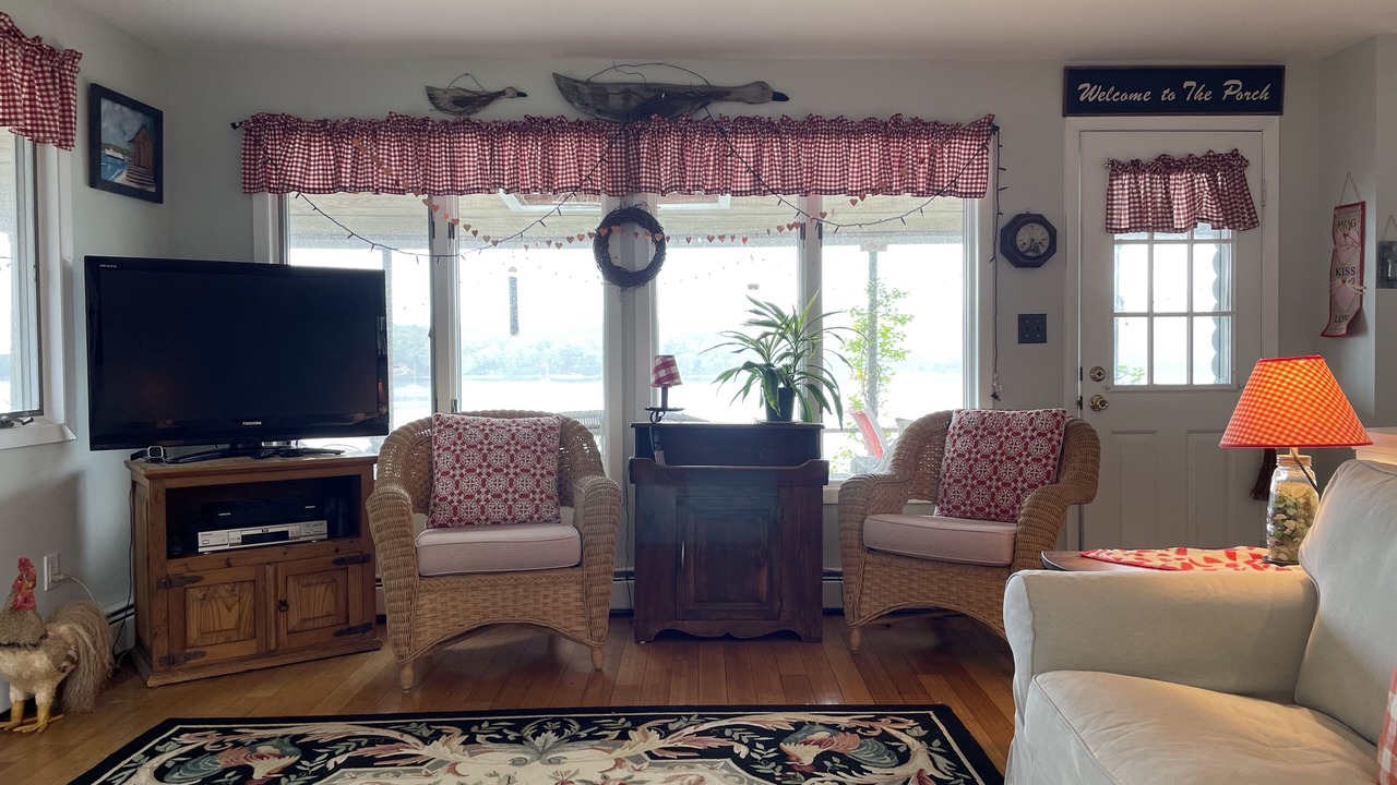 Photo of Livingroom in Poquott