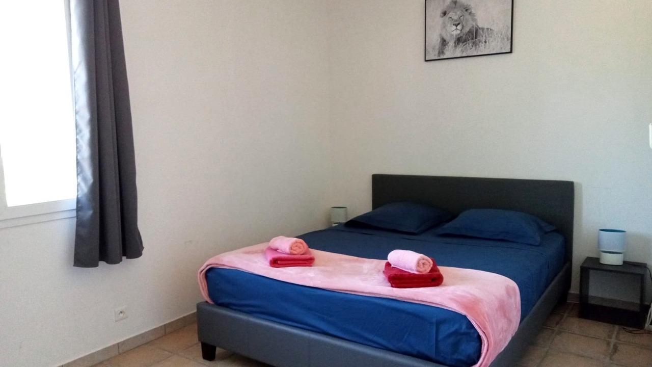 Photo of Bedroom in Jonquieres-Saint-Vincent