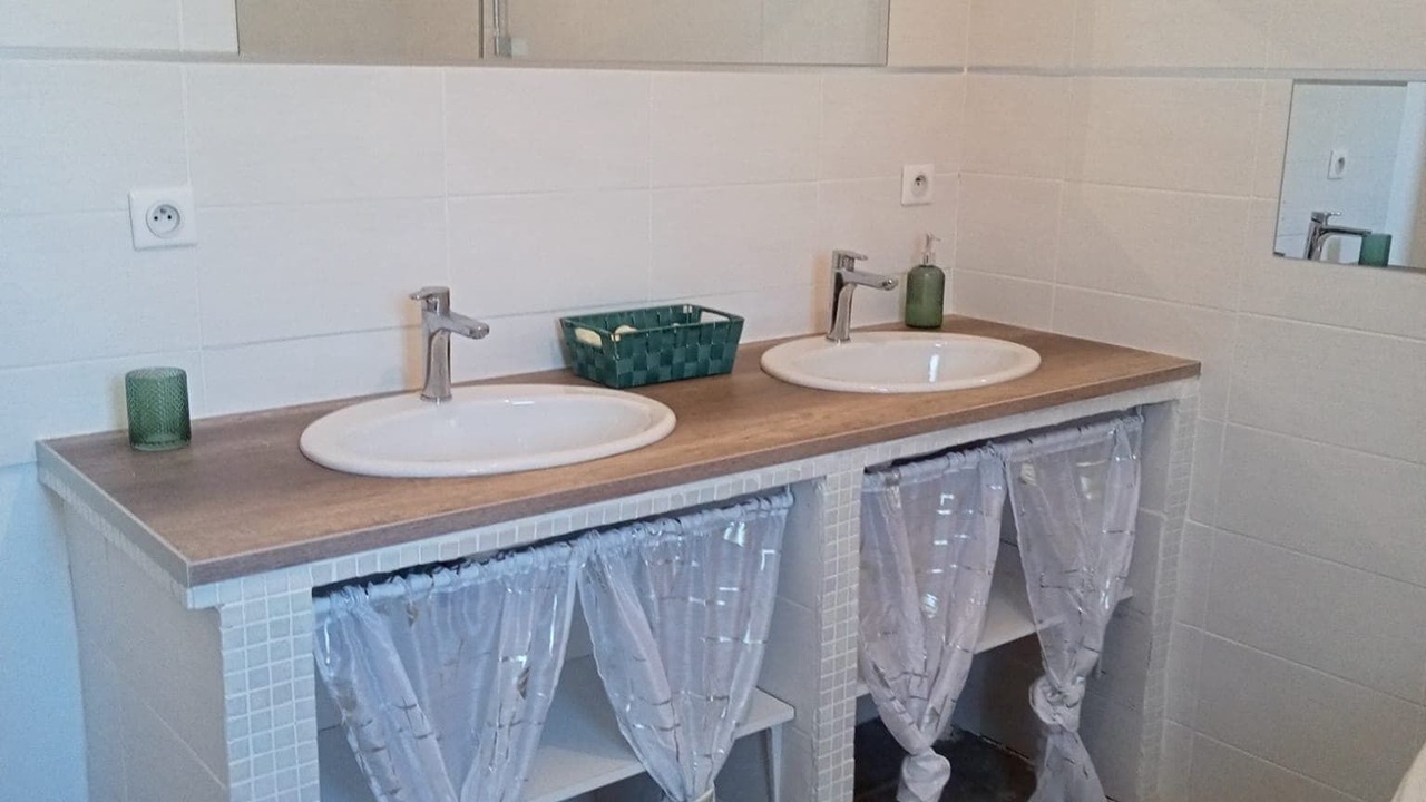 Photo of Bathroom in Jonquieres-Saint-Vincent