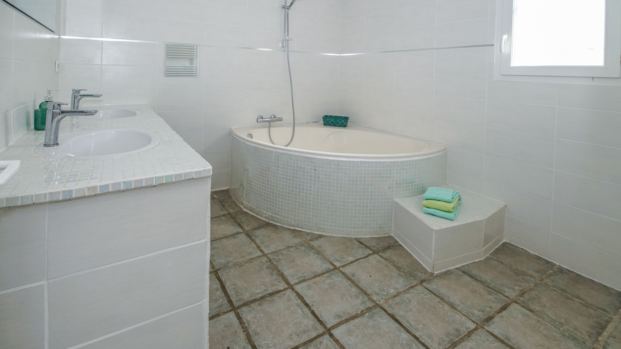 Photo of Bathroom in Jonquieres-Saint-Vincent