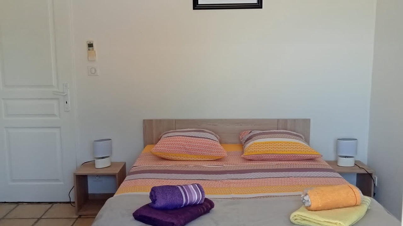 Photo of Bedroom in Jonquieres-Saint-Vincent