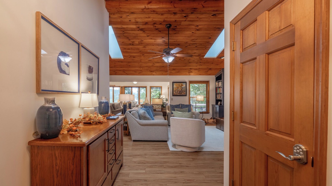 Photo of Livingroom in Innsbrook