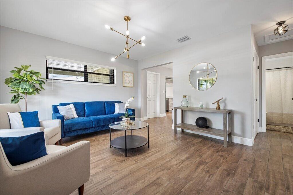Photo of Livingroom in North Andrews Gardens