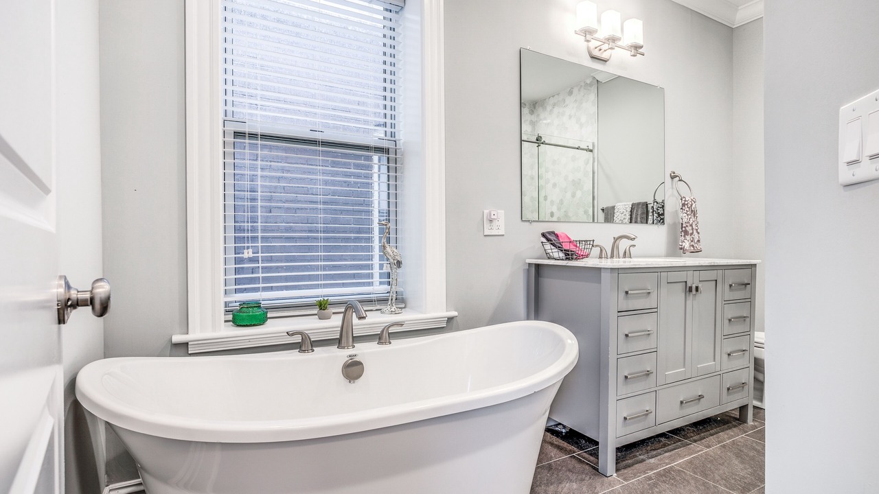 Photo of Bathroom in Tower Grove South