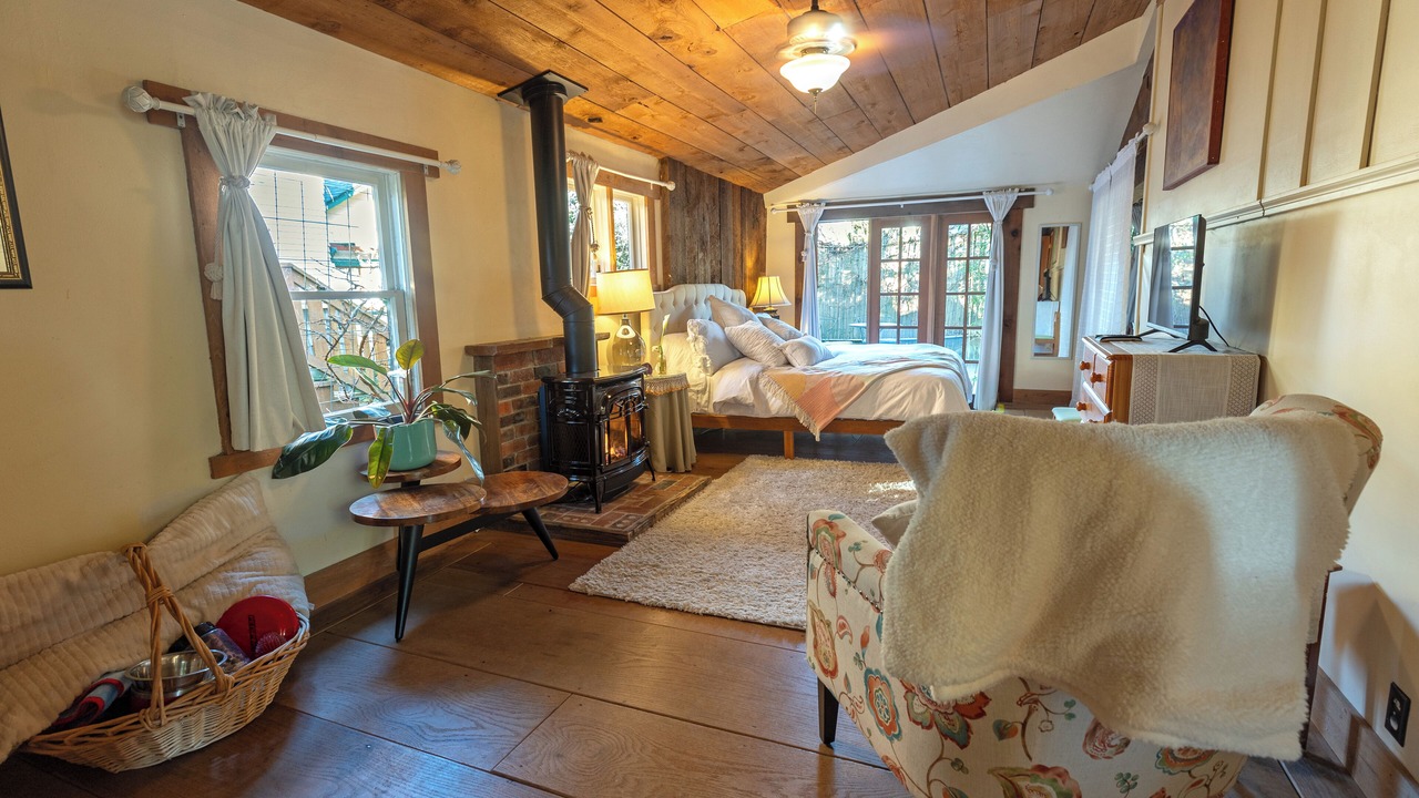 Photo of Bedroom in West Eugene