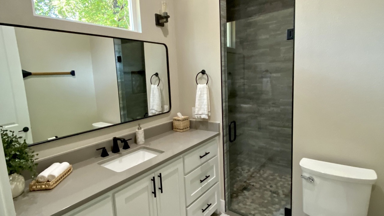 Photo of Bathroom in Pottsboro
