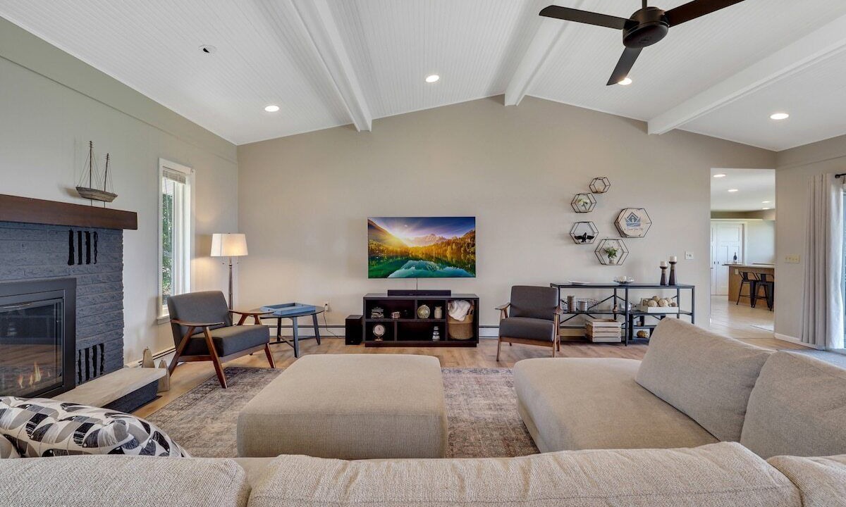 Photo of Livingroom in Houghton Lake