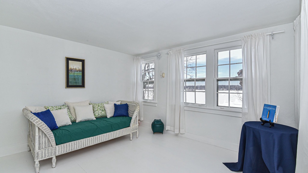Photo of Livingroom in Delavan Lake