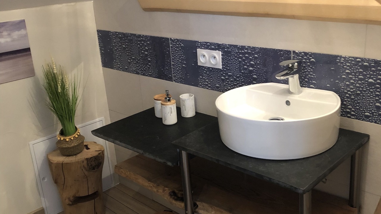 Photo of Bathroom in Mournans