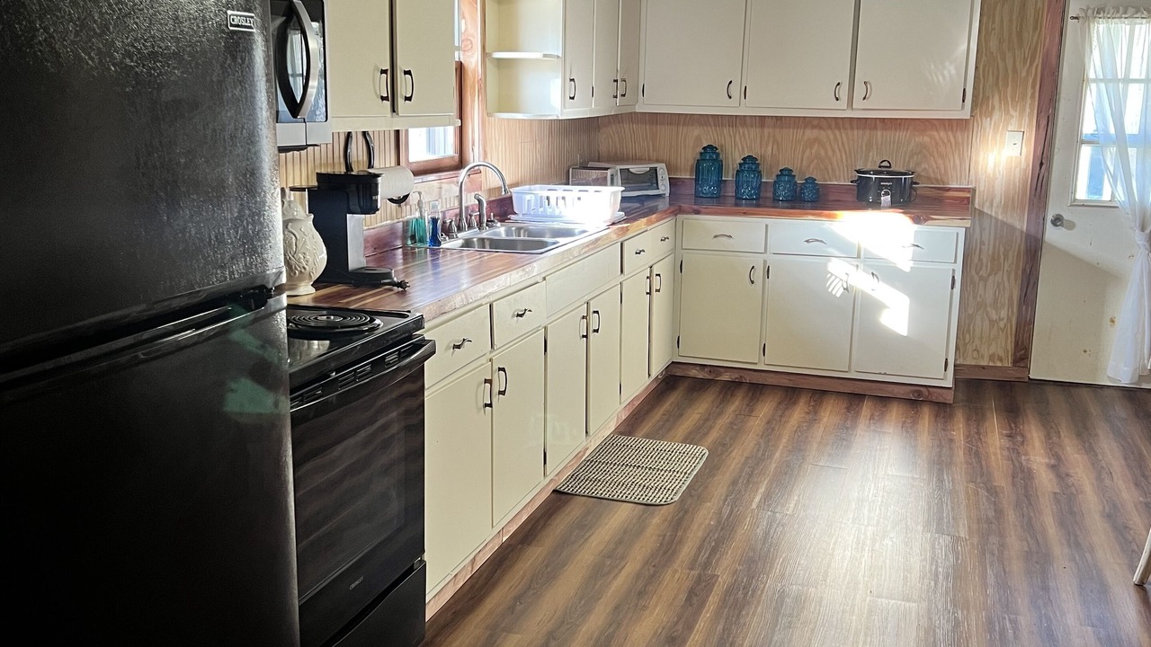 Photo of Kitchen in Black