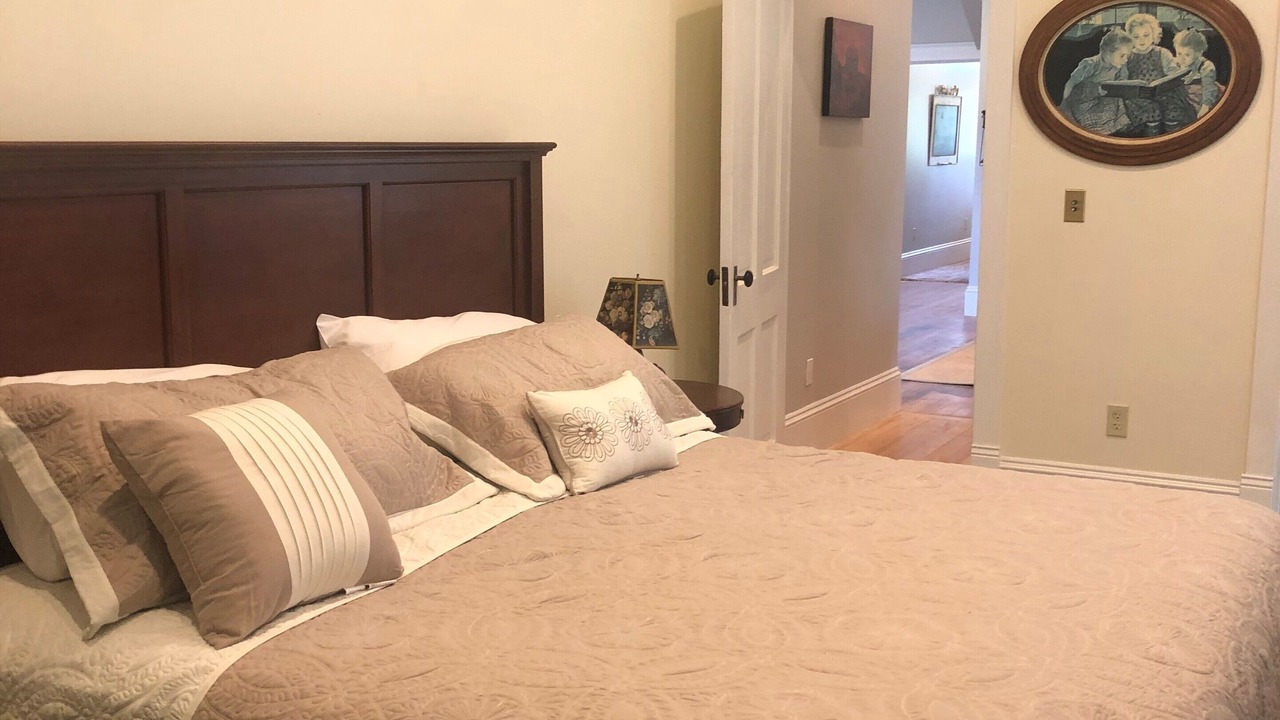 Photo of Bedroom in Butteville