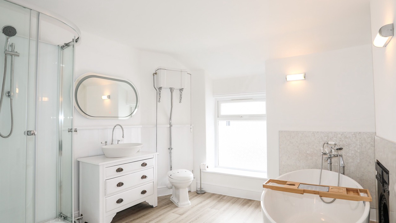 Photo of Bathroom in Criccieth
