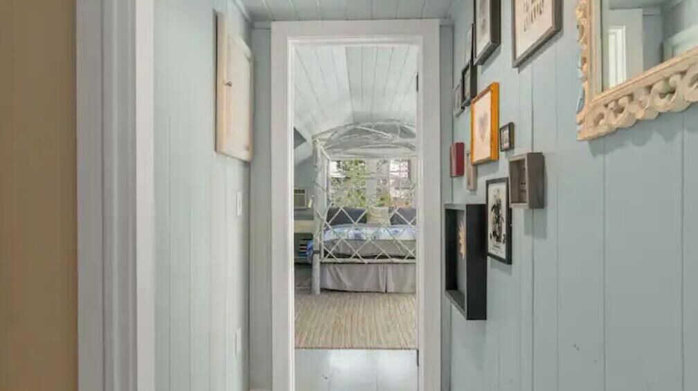 Photo of Bedroom in Lee