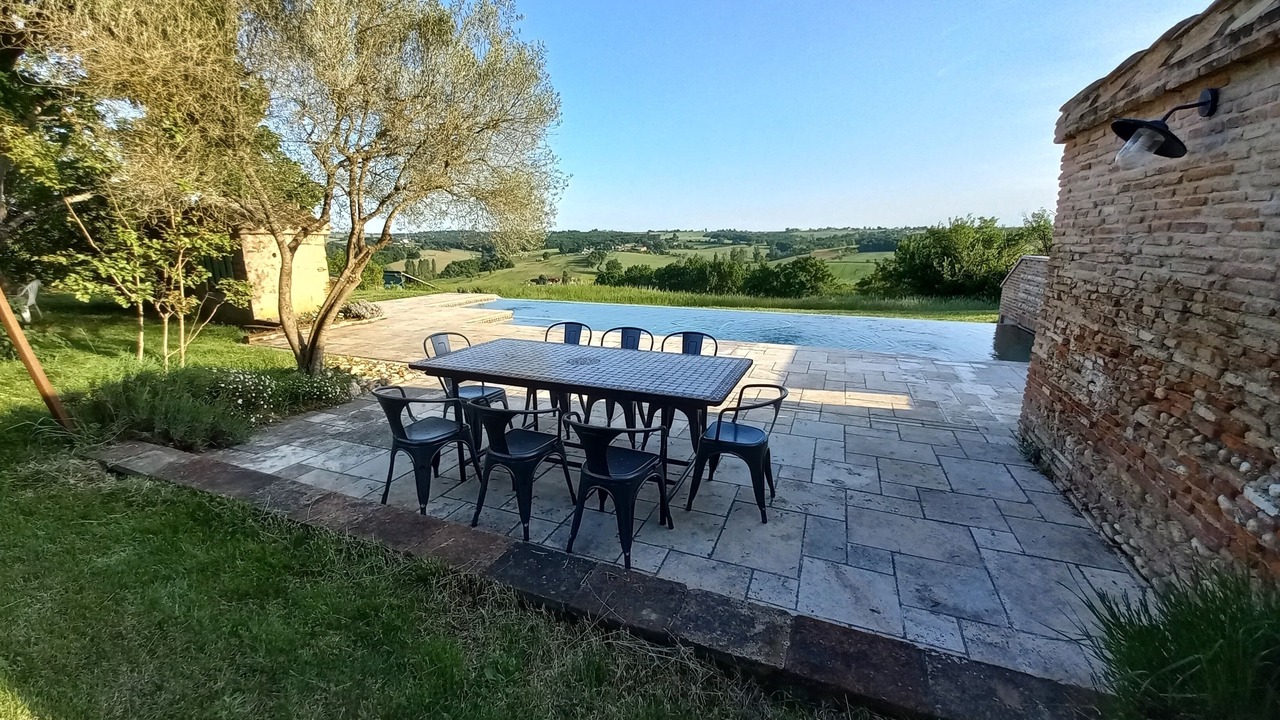 Photo of Outdoor in Azas