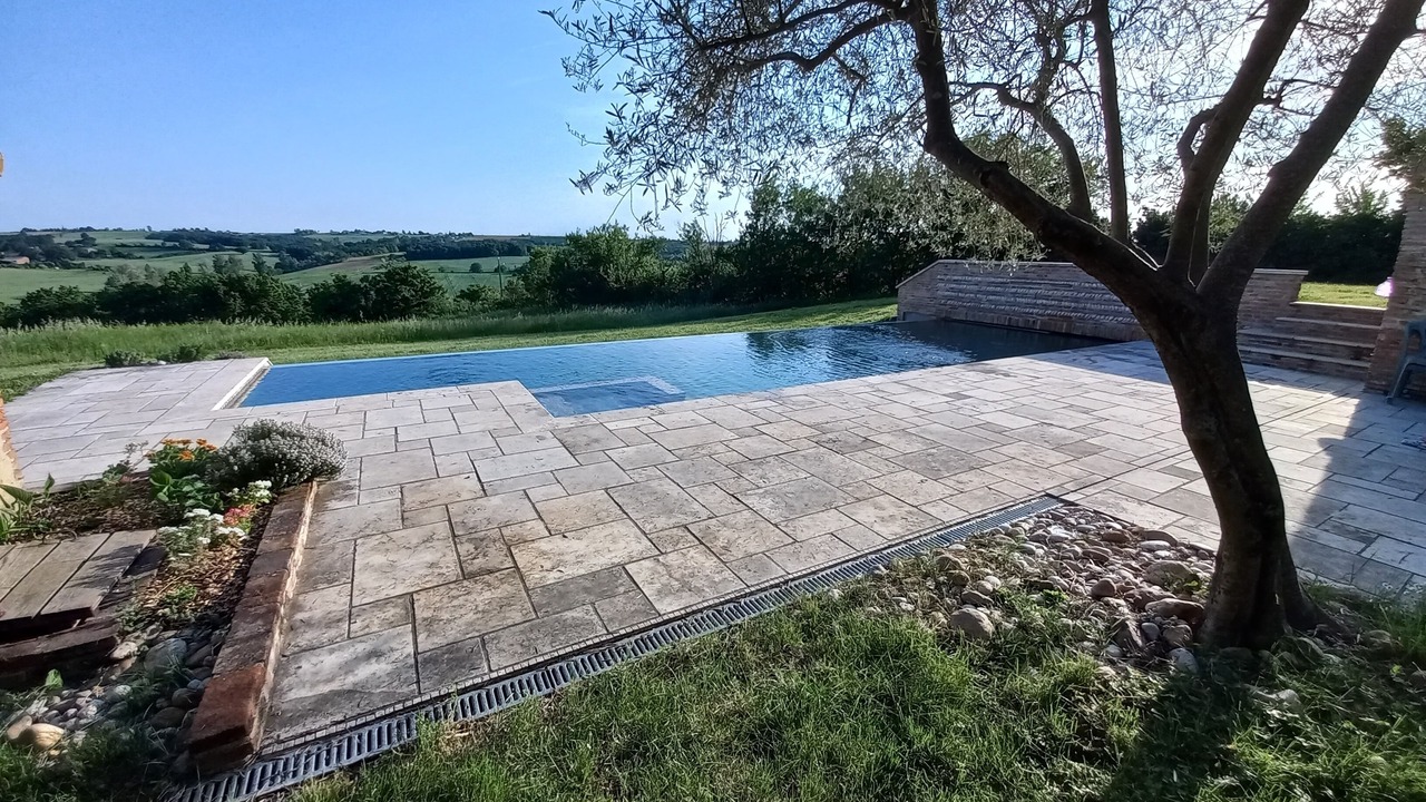 Photo of Outdoor in Azas