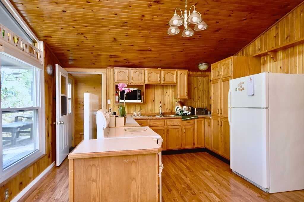 Photo of Kitchen in Muskoka Lakes
