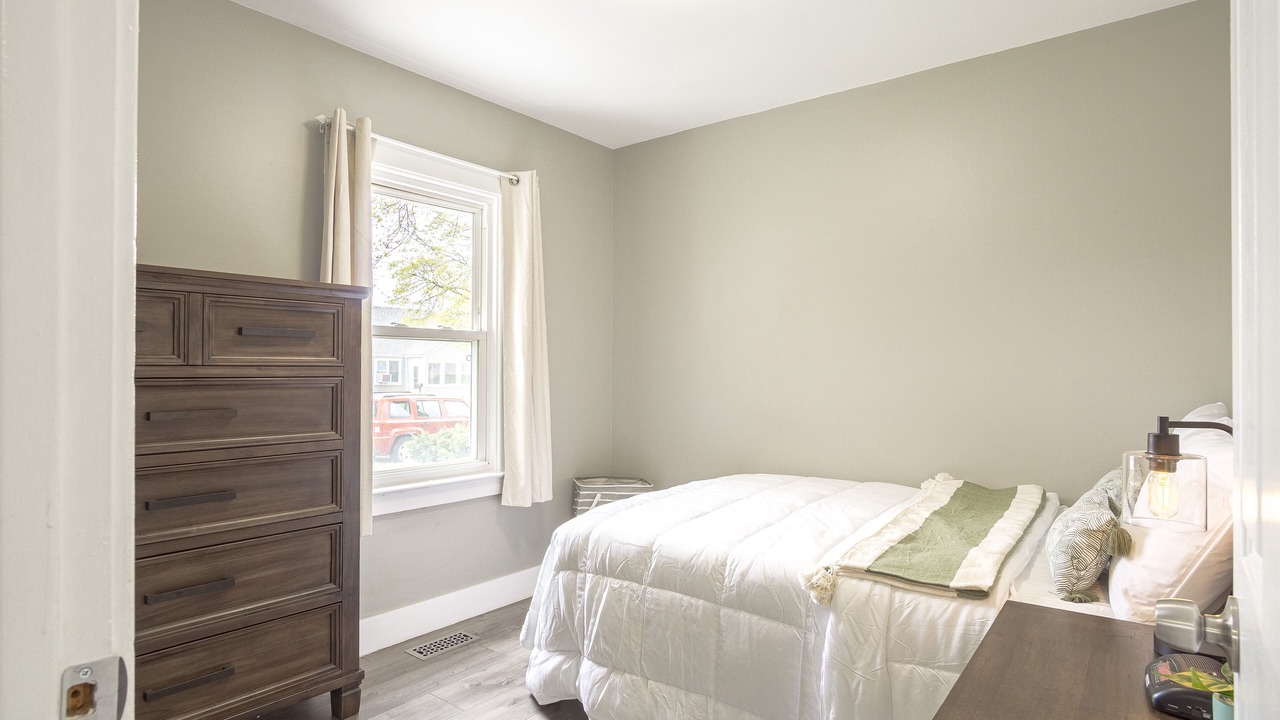 Photo of Bedroom in Hazel Park
