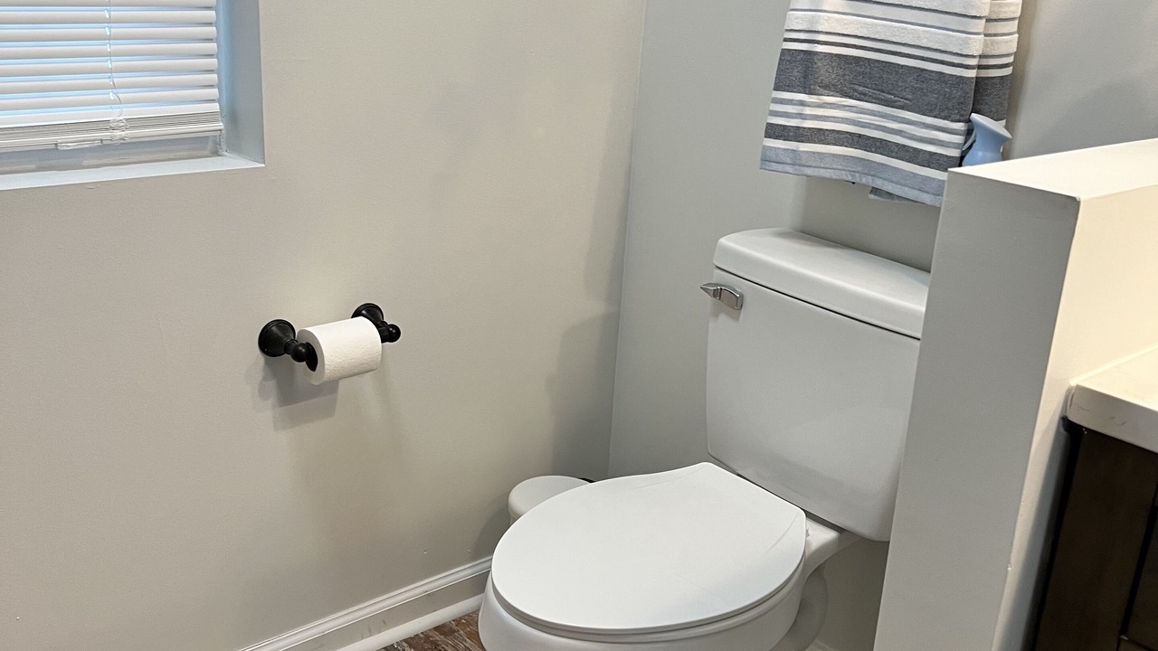 Photo of Bathroom in Calvert Beach-Long Beach
