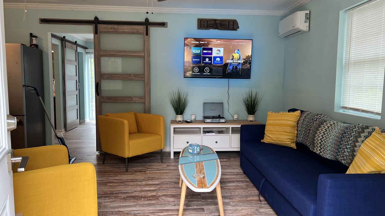 Photo of Livingroom in Calvert Beach-Long Beach