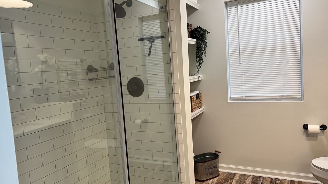 Photo of Bathroom in Calvert Beach-Long Beach