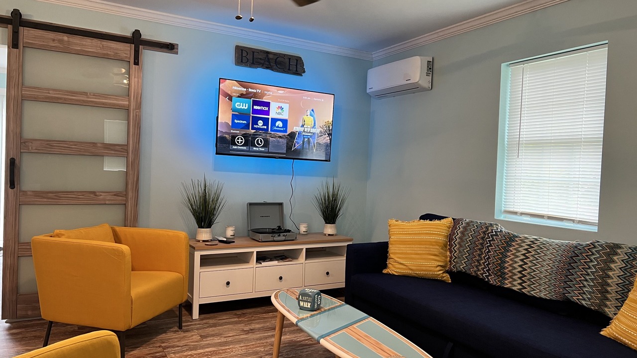 Photo of Livingroom in Calvert Beach-Long Beach