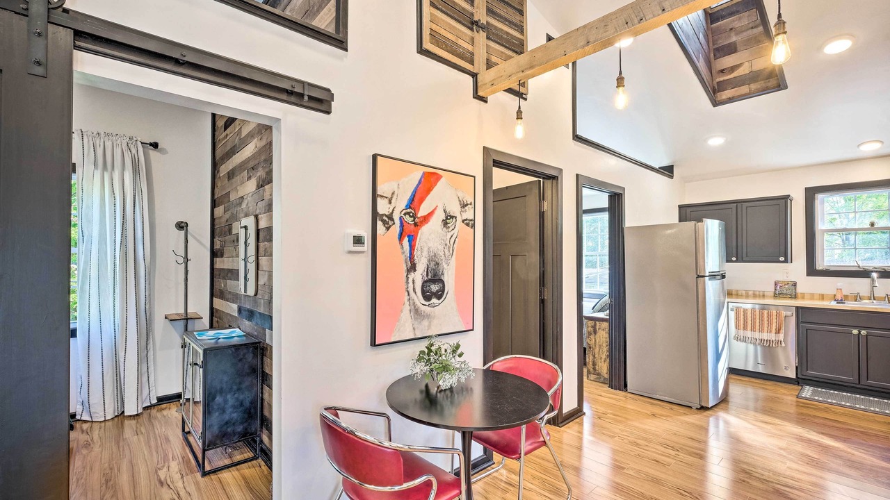 Photo of Livingroom in Cherokee Triangle