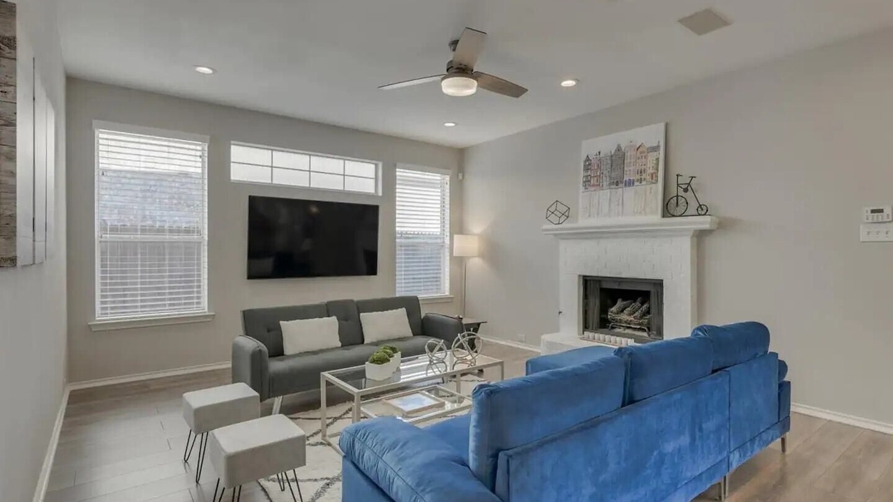 Photo of Livingroom in Far North Dallas