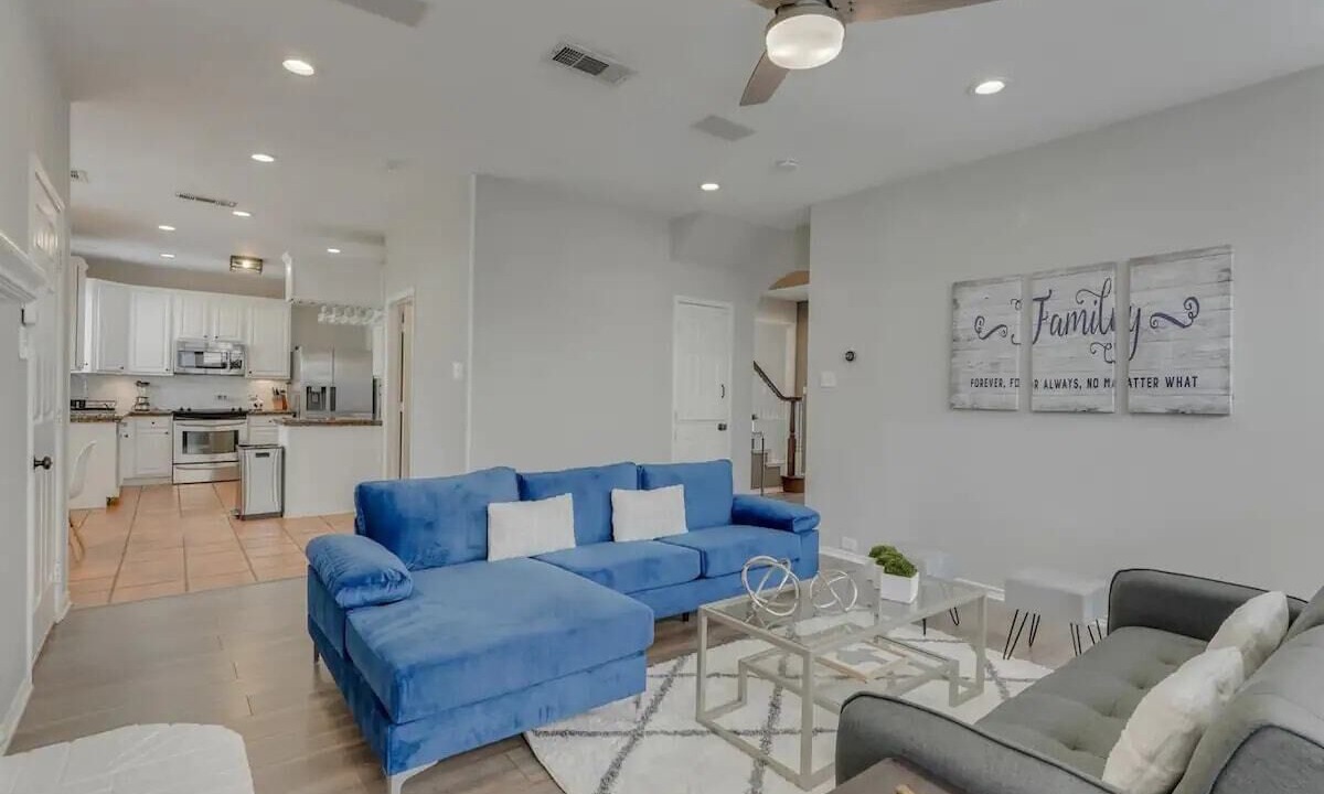 Photo of Livingroom in Far North Dallas