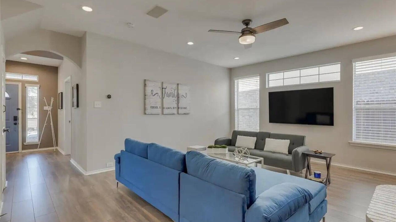 Photo of Livingroom in Far North Dallas