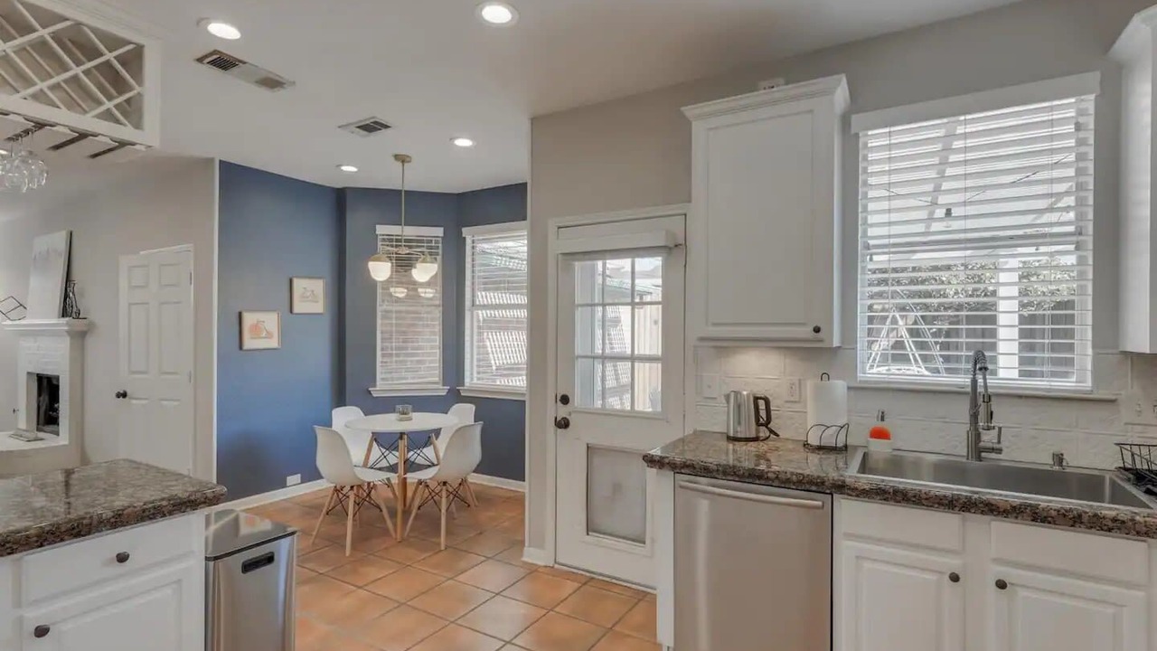 Photo of Kitchen in Far North Dallas