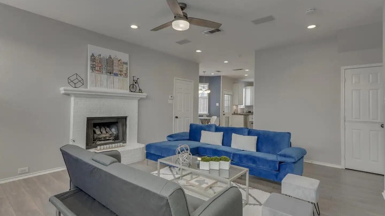 Photo of Livingroom in Far North Dallas