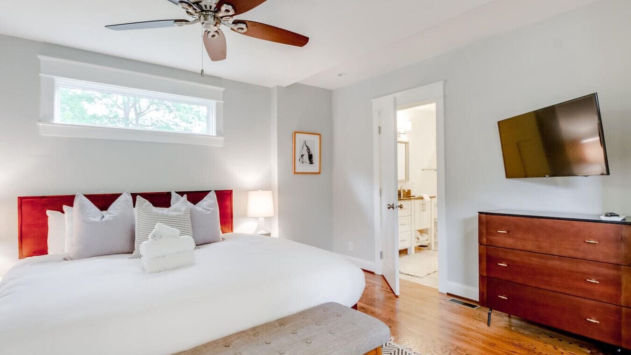 Photo of Bedroom in Inglewood