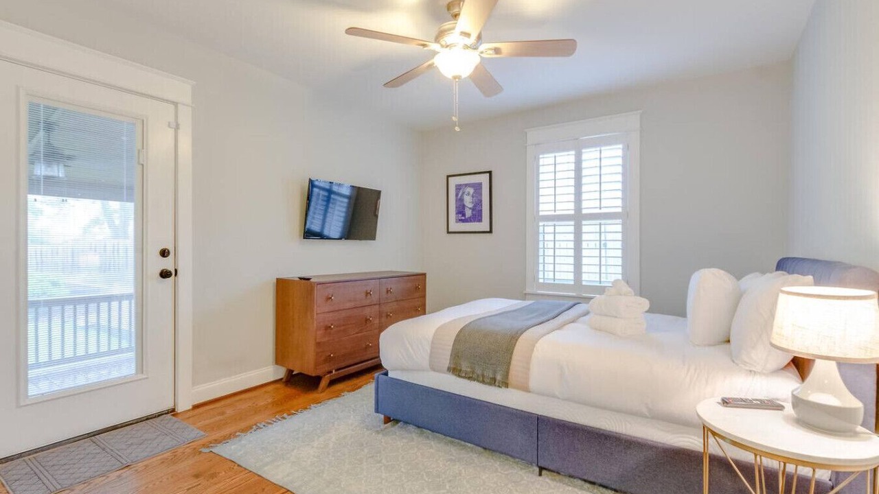 Photo of Bedroom in Inglewood