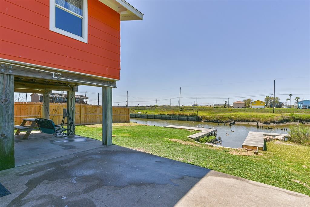 Photo of Patio Balcony in Hitchcock